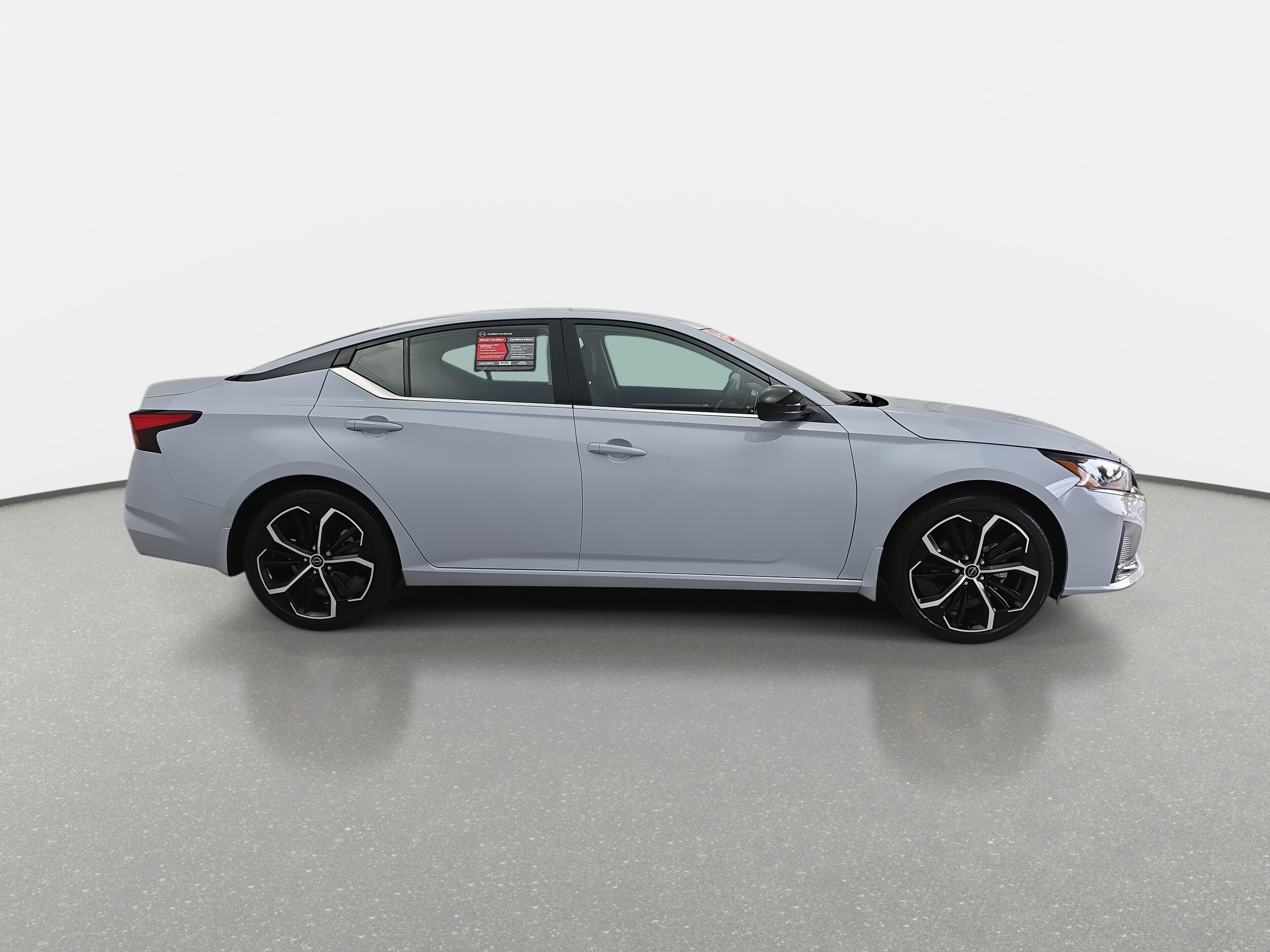 2025 Nissan Altima SR photo 3