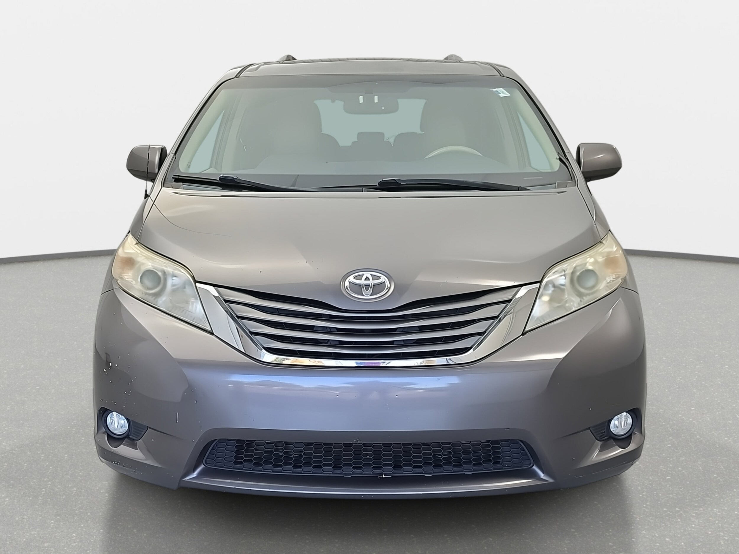 2014 Toyota Sienna XLE photo 2