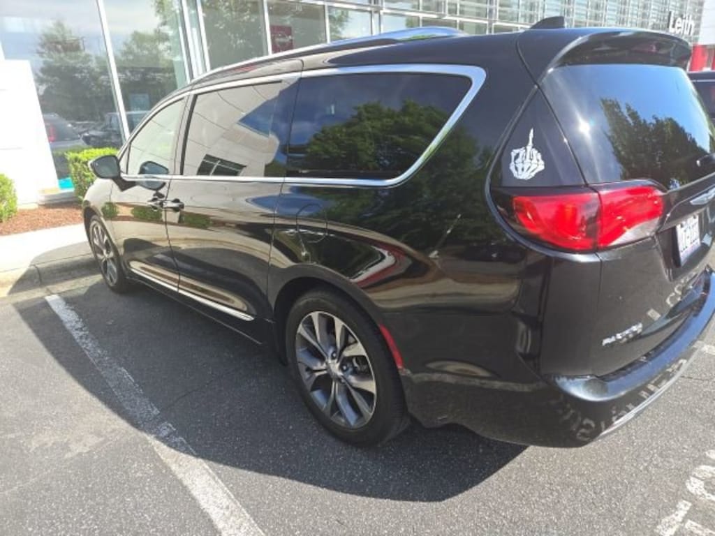 Used 2017 Chrysler Pacifica Limited Van