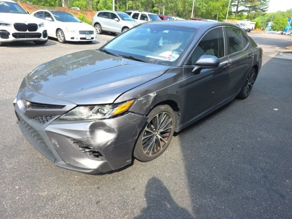 Used 2018 Toyota Camry SE Sedan