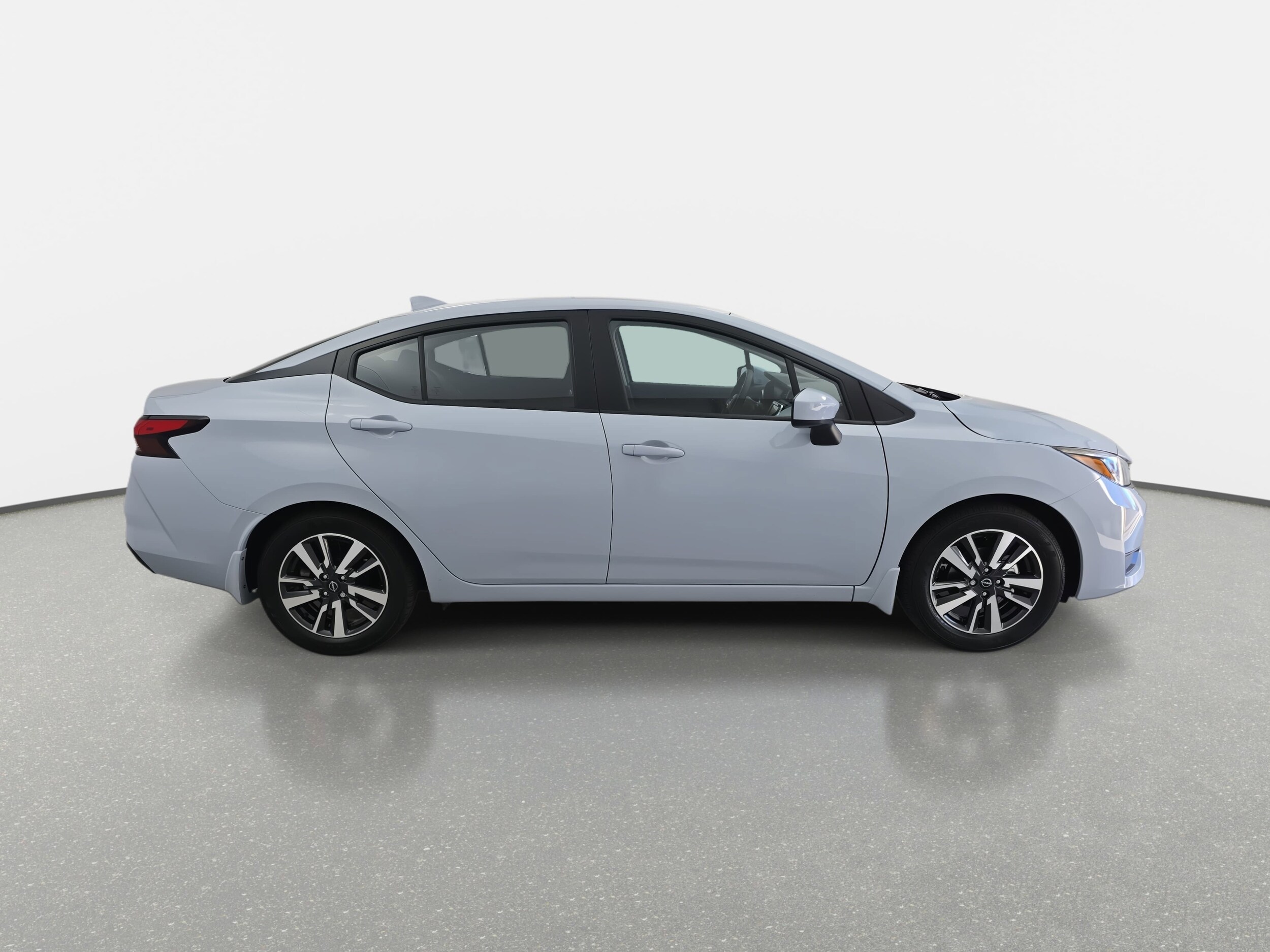 2025 Nissan Versa 1.6 SV photo 4