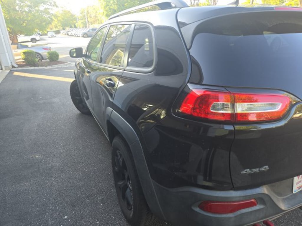 Used 2016 Jeep Cherokee Trailhawk 4x4 SUV