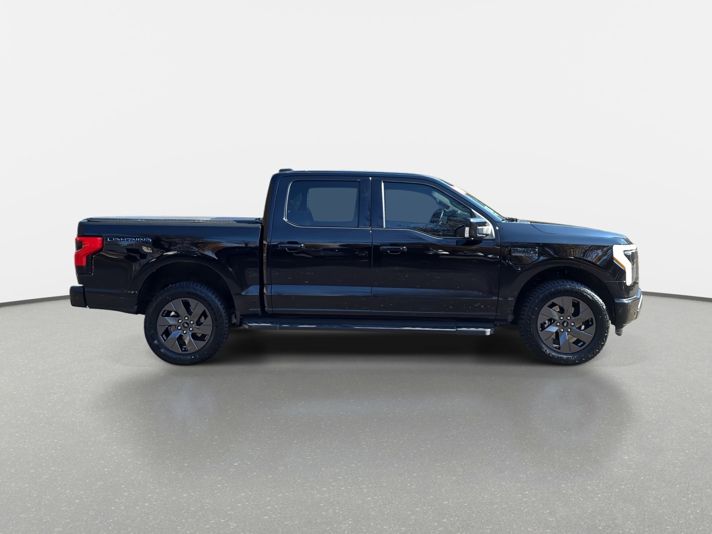2023 Ford F-150 Lightning Lariat photo 3