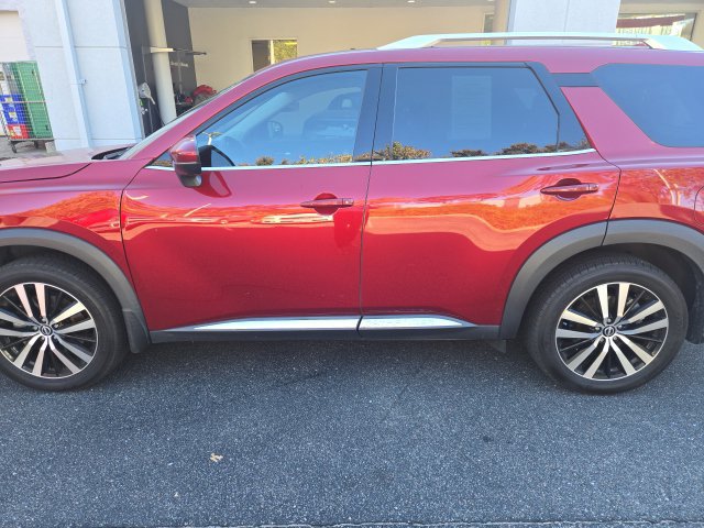 Used 2024 Nissan Pathfinder Platinum SUV