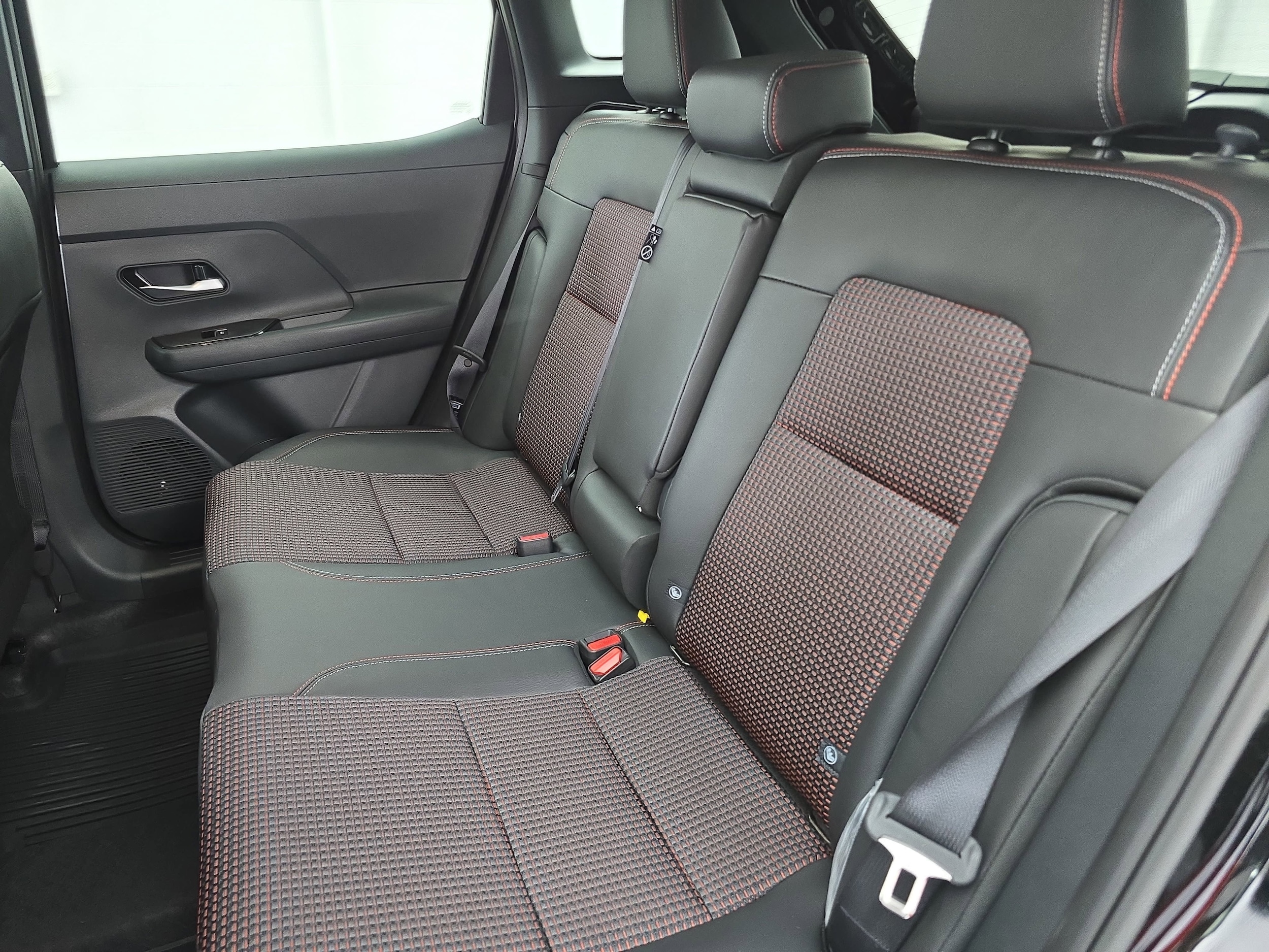 2026 Nissan KICKS SR - Photo 13