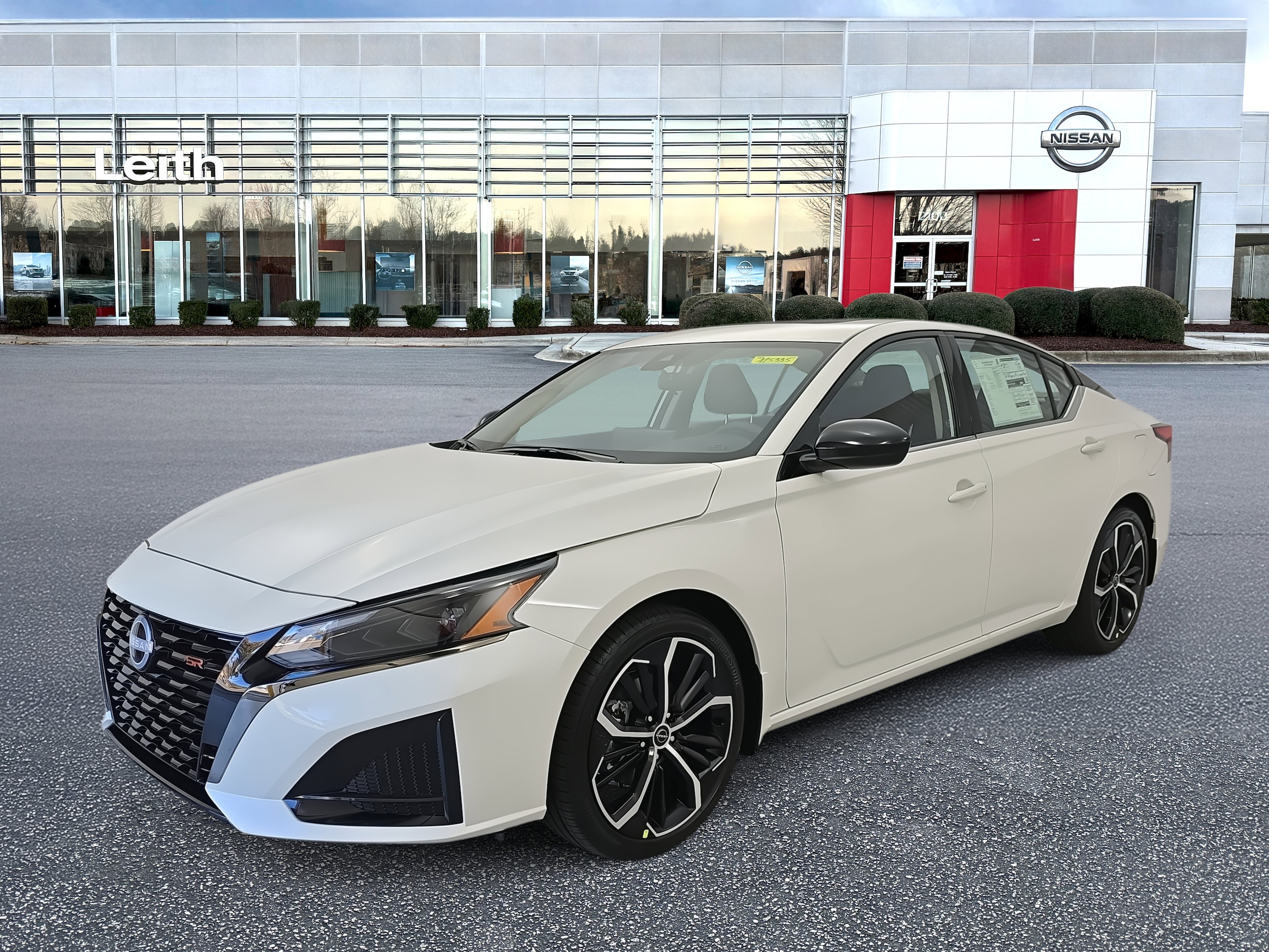 2025 Nissan Altima SR's photo