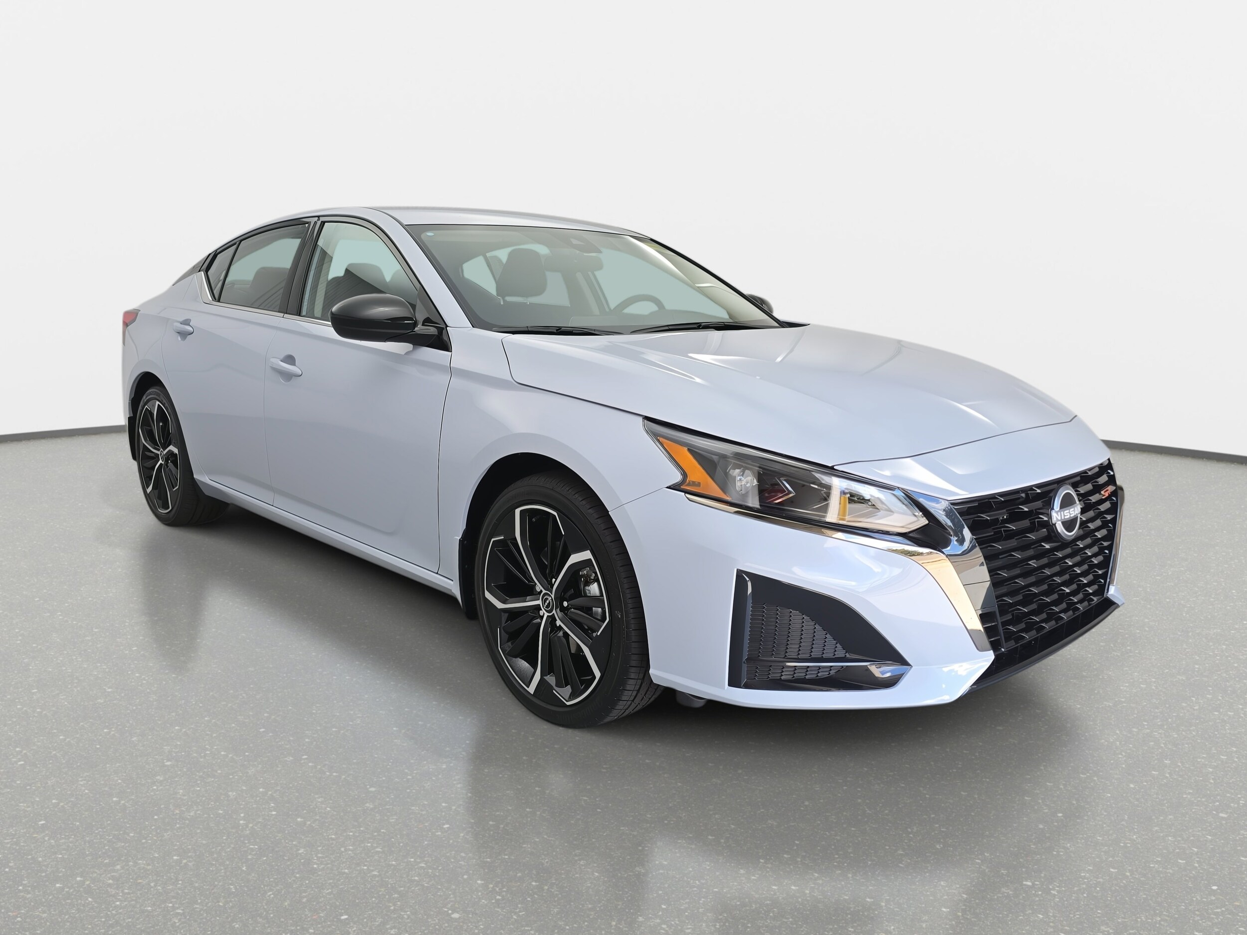2025 Nissan Altima SR photo 2