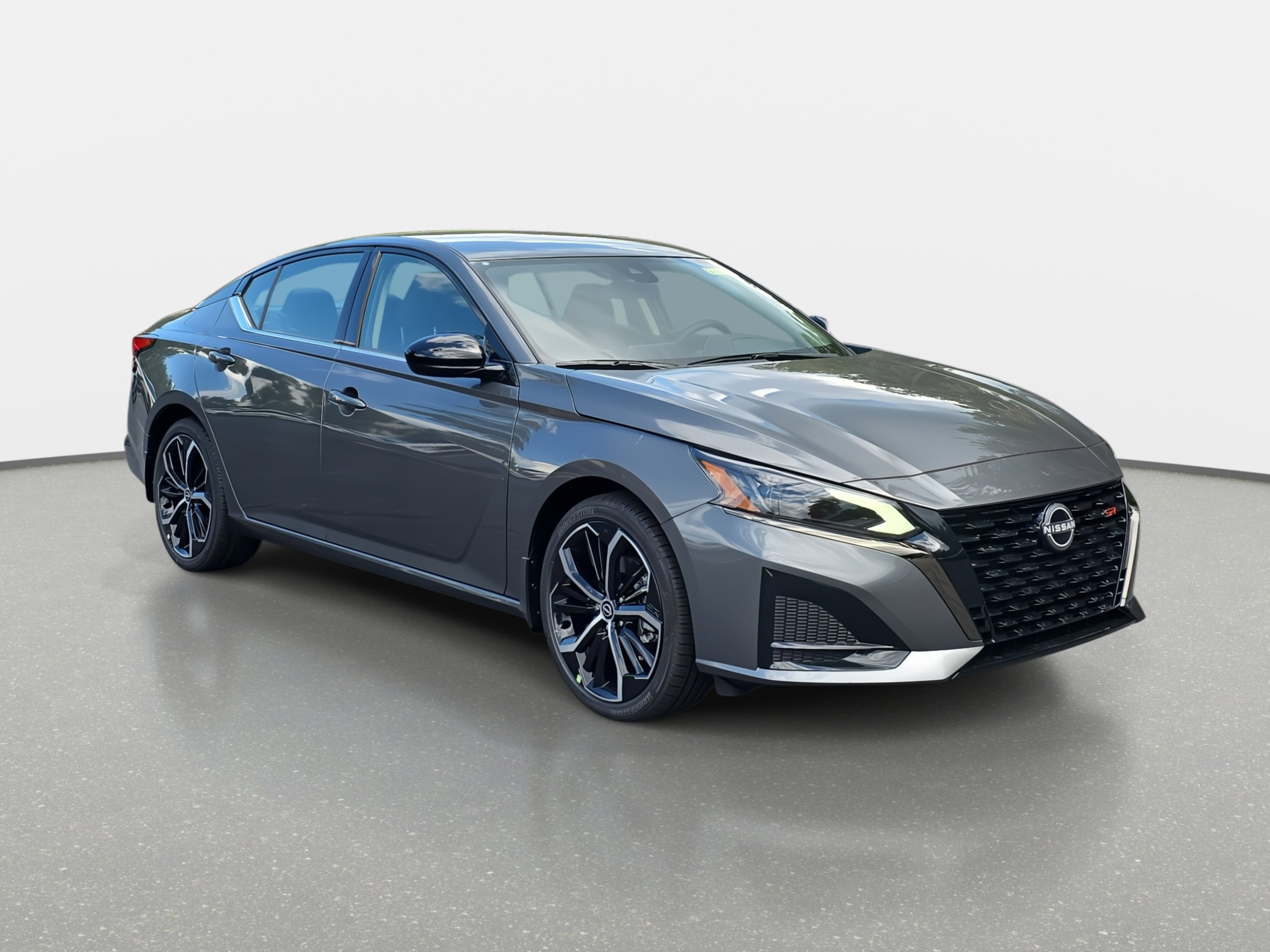 2025 Nissan Altima SR photo 3