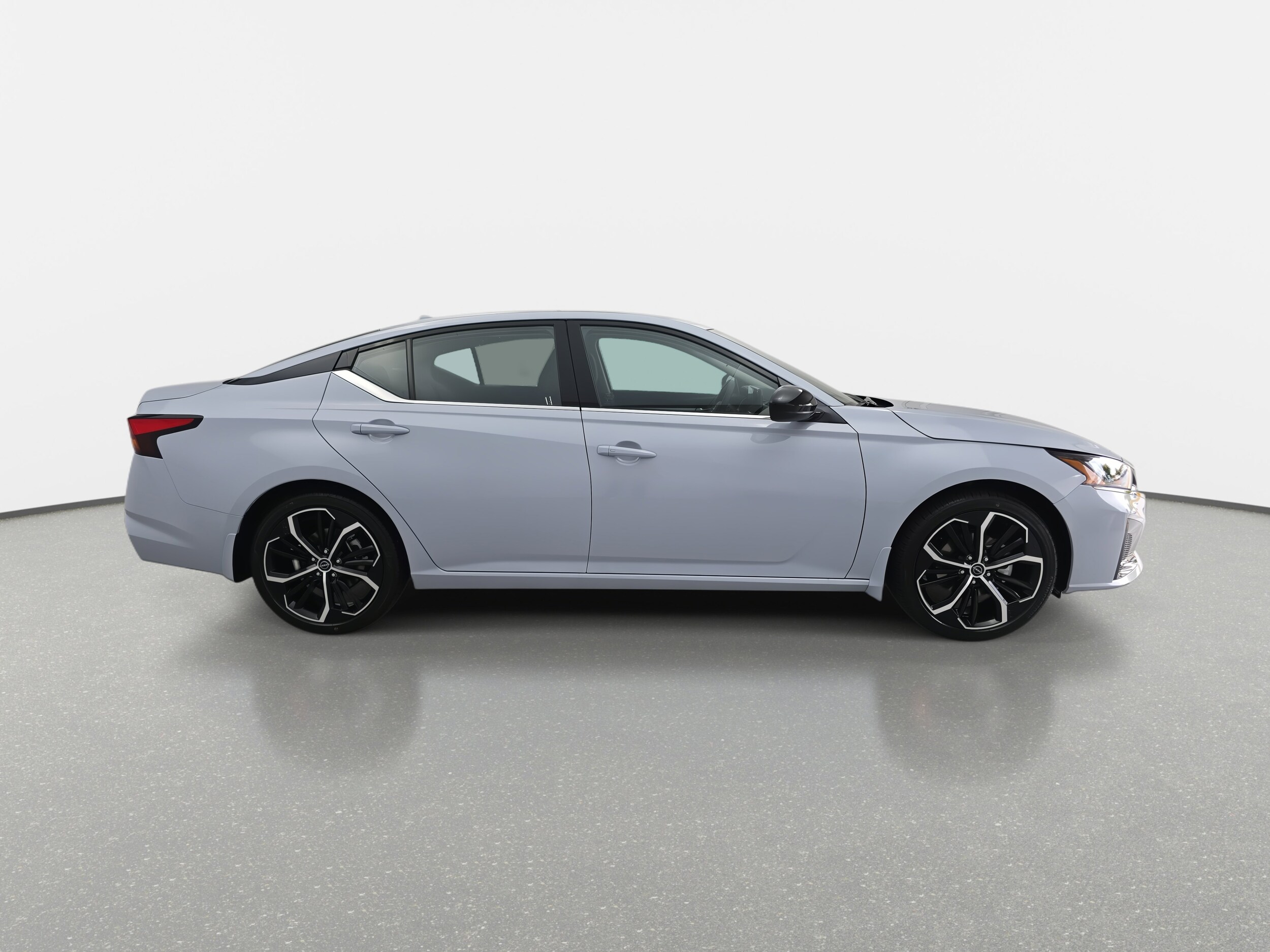 2025 Nissan Altima SR photo 4