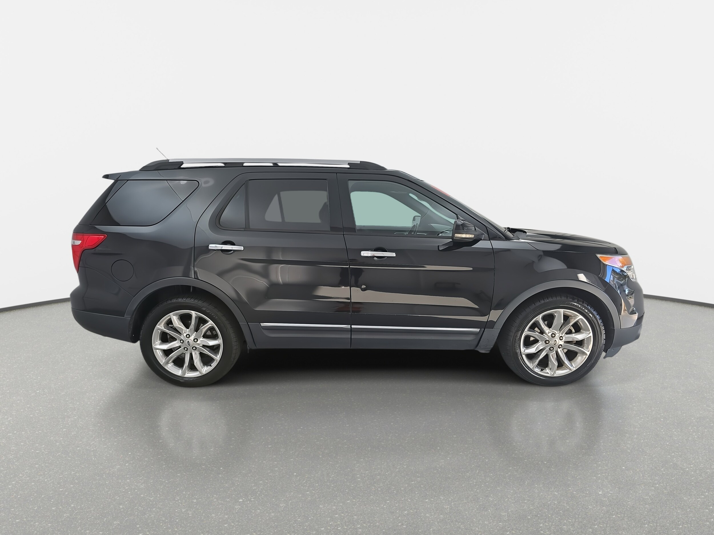 2013 Ford Explorer XLT photo 2