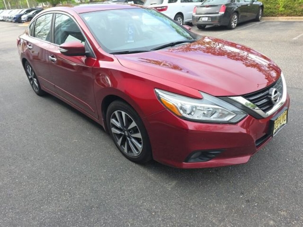 Used 2017 Nissan Altima 2.5 SV Sedan