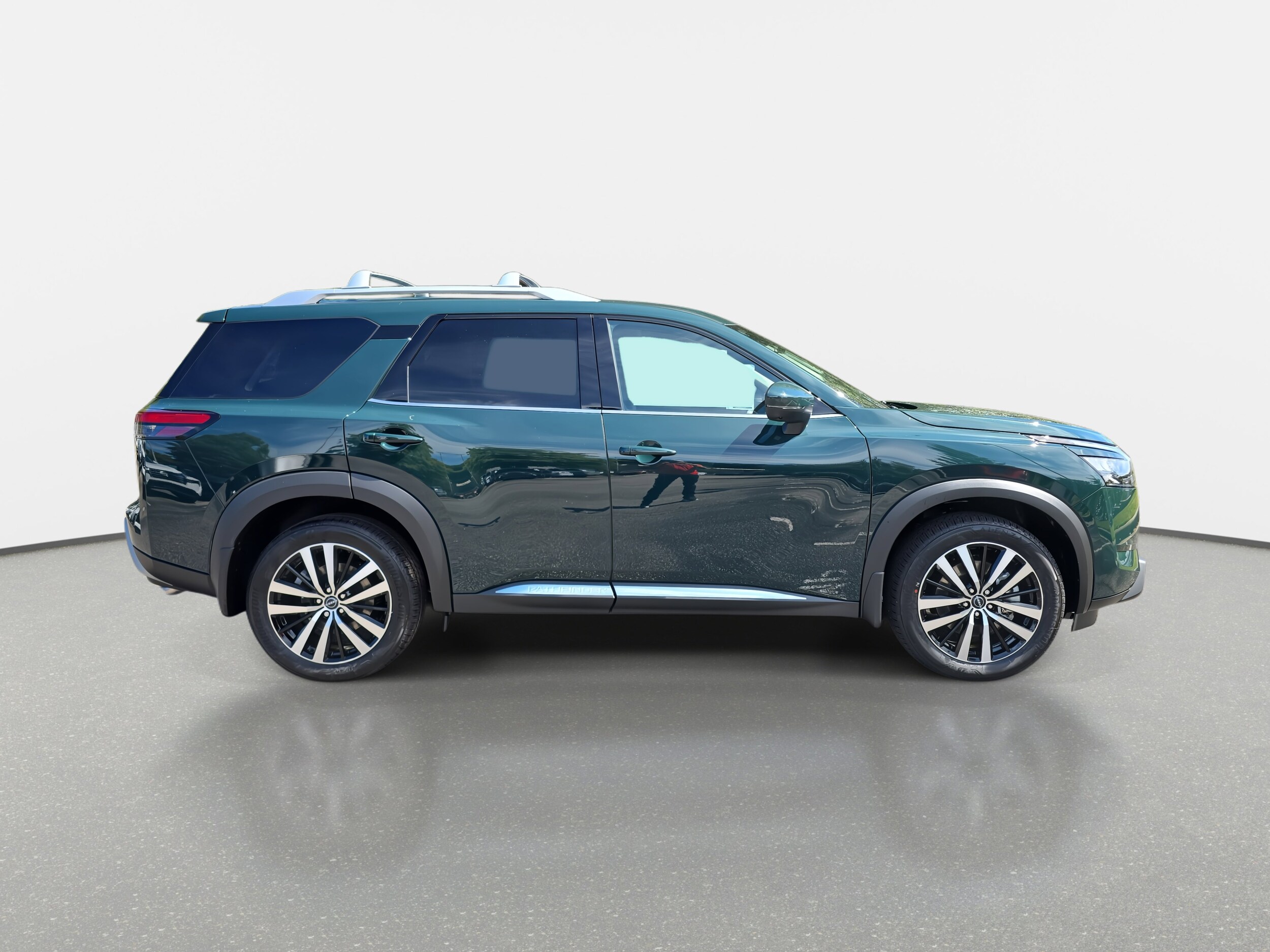 2025 Nissan Pathfinder Platinum photo 4