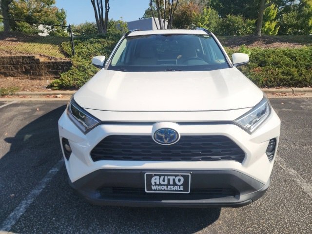 2019 Toyota RAV4 Hybrid XLE photo 2