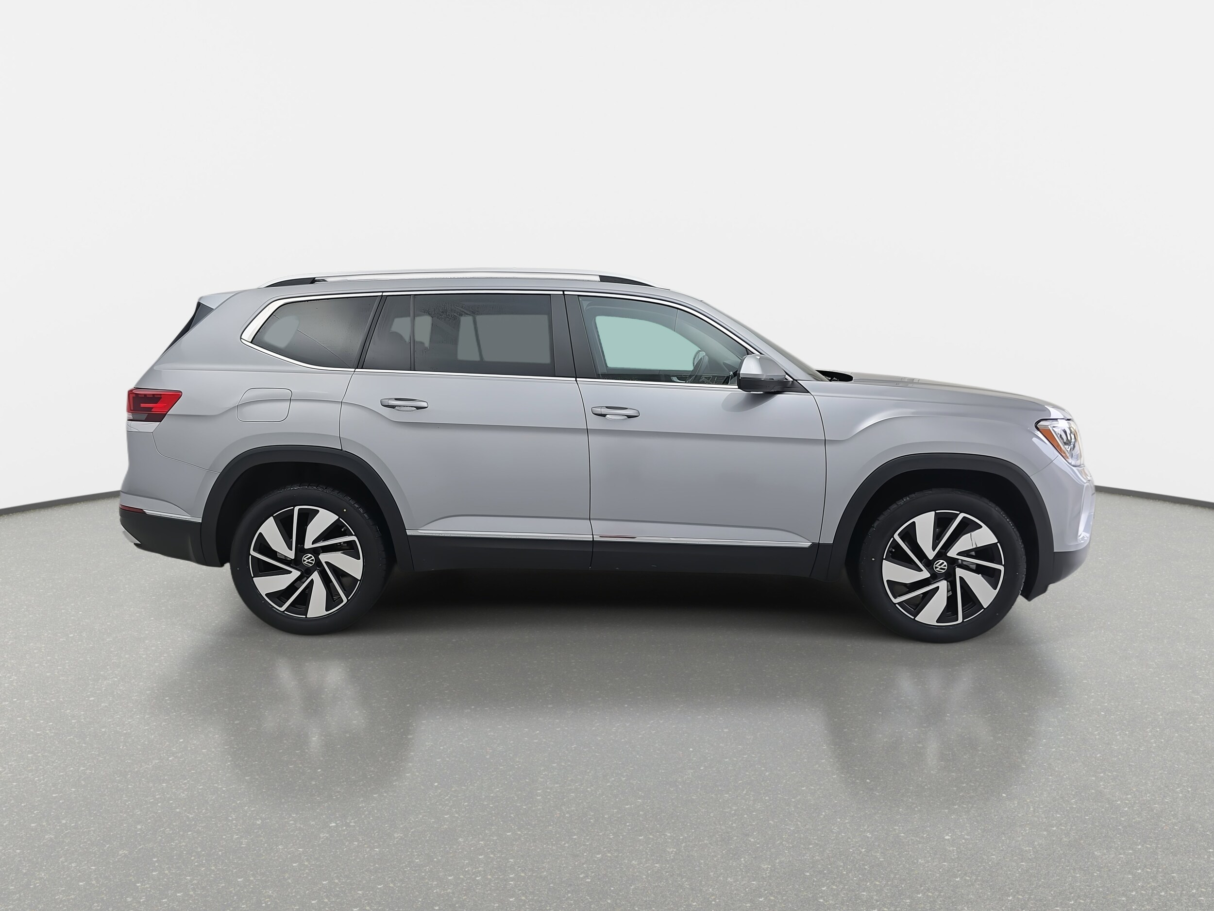 2024 Volkswagen Atlas SEL photo 4