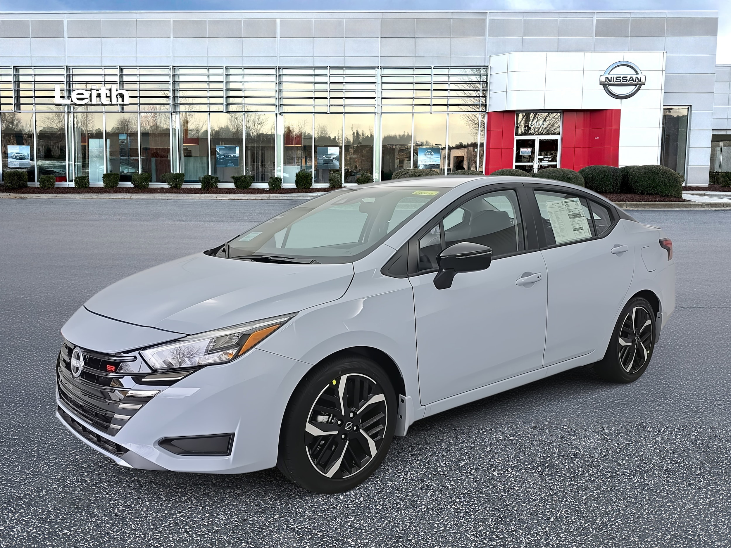 2025 Nissan Versa Sedan SR's photo