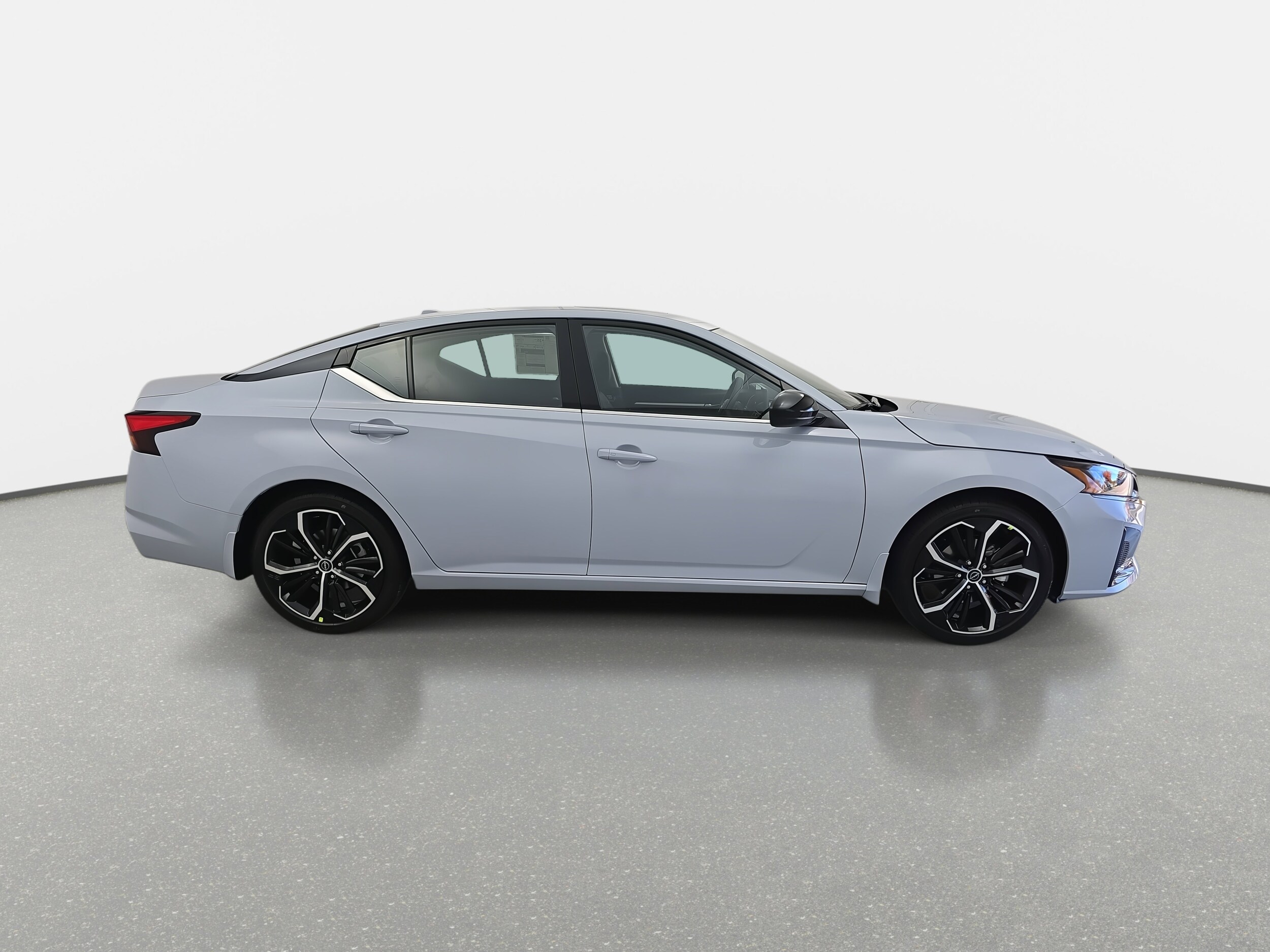 2025 Nissan Altima SR photo 2