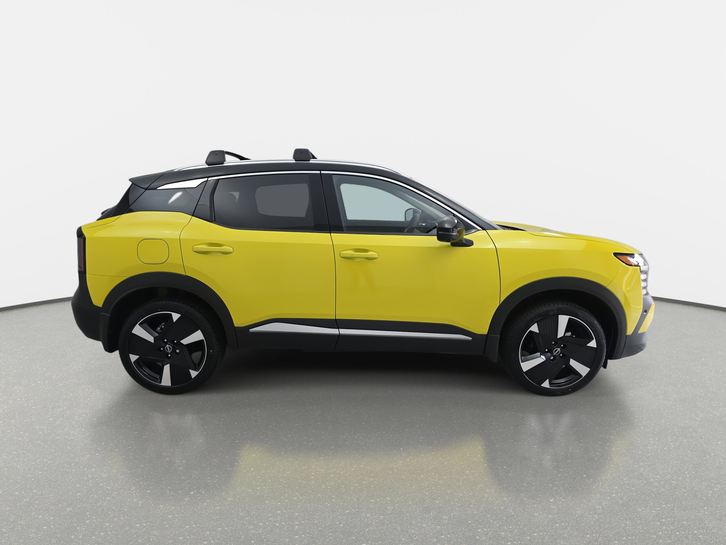 2026 Nissan Kicks SR photo 4