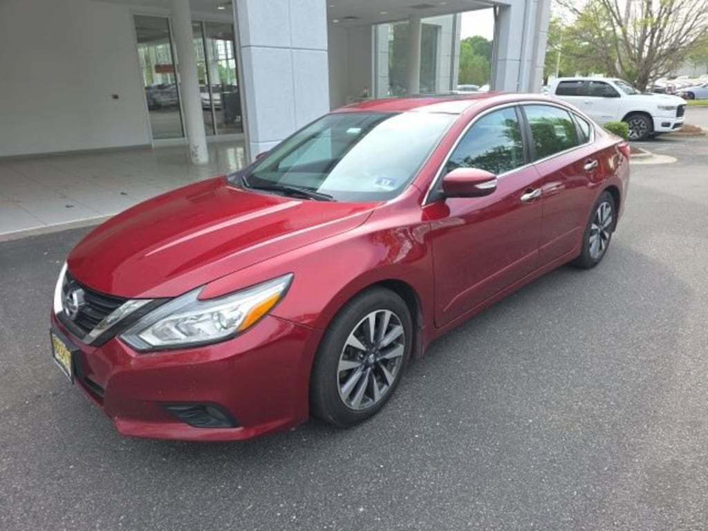 Used 2017 Nissan Altima 2.5 SV Sedan