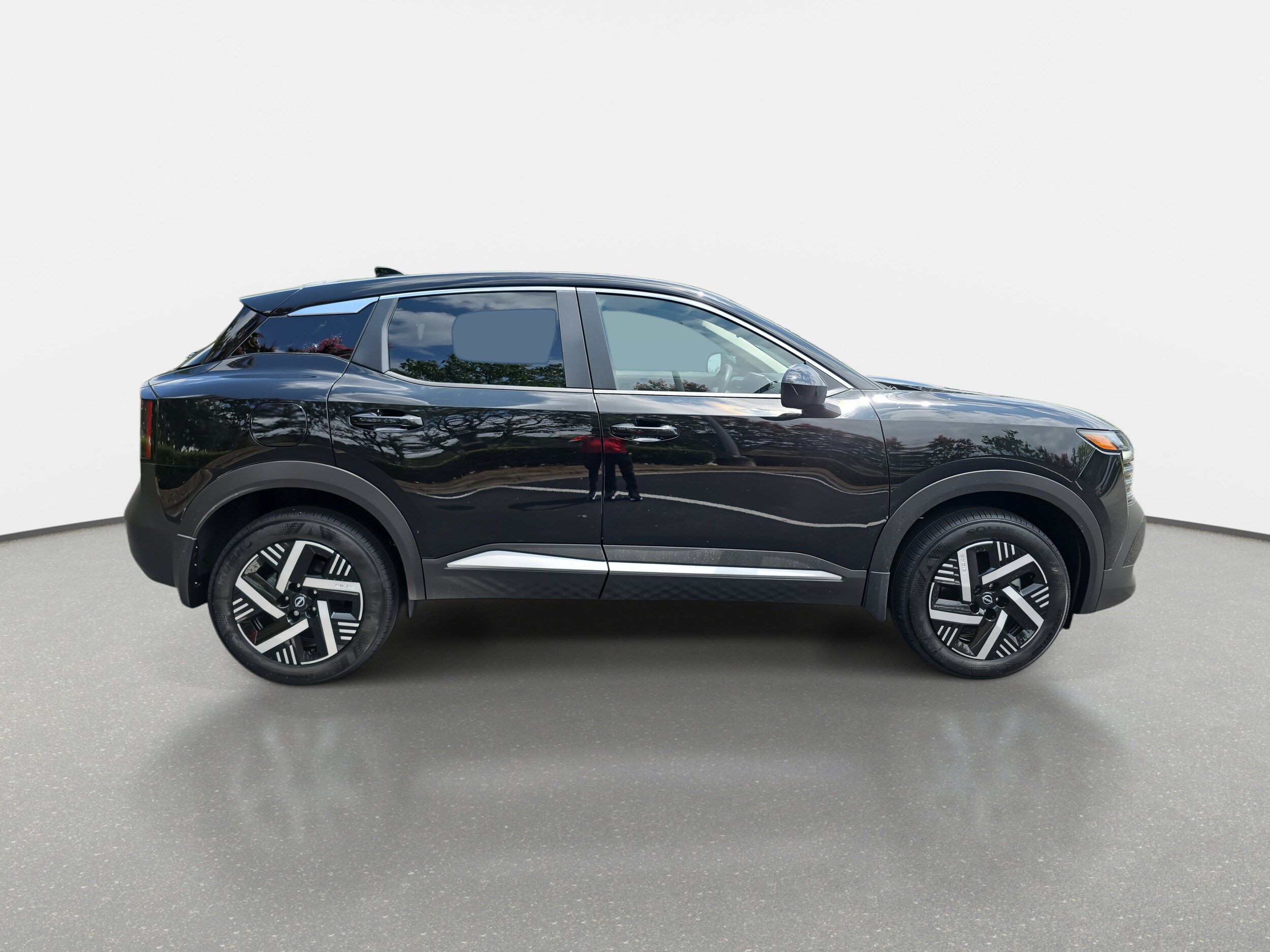 2025 Nissan Kicks SV photo 4