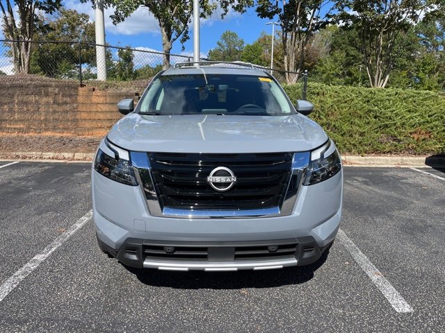 2025 Nissan Pathfinder Platinum photo 2