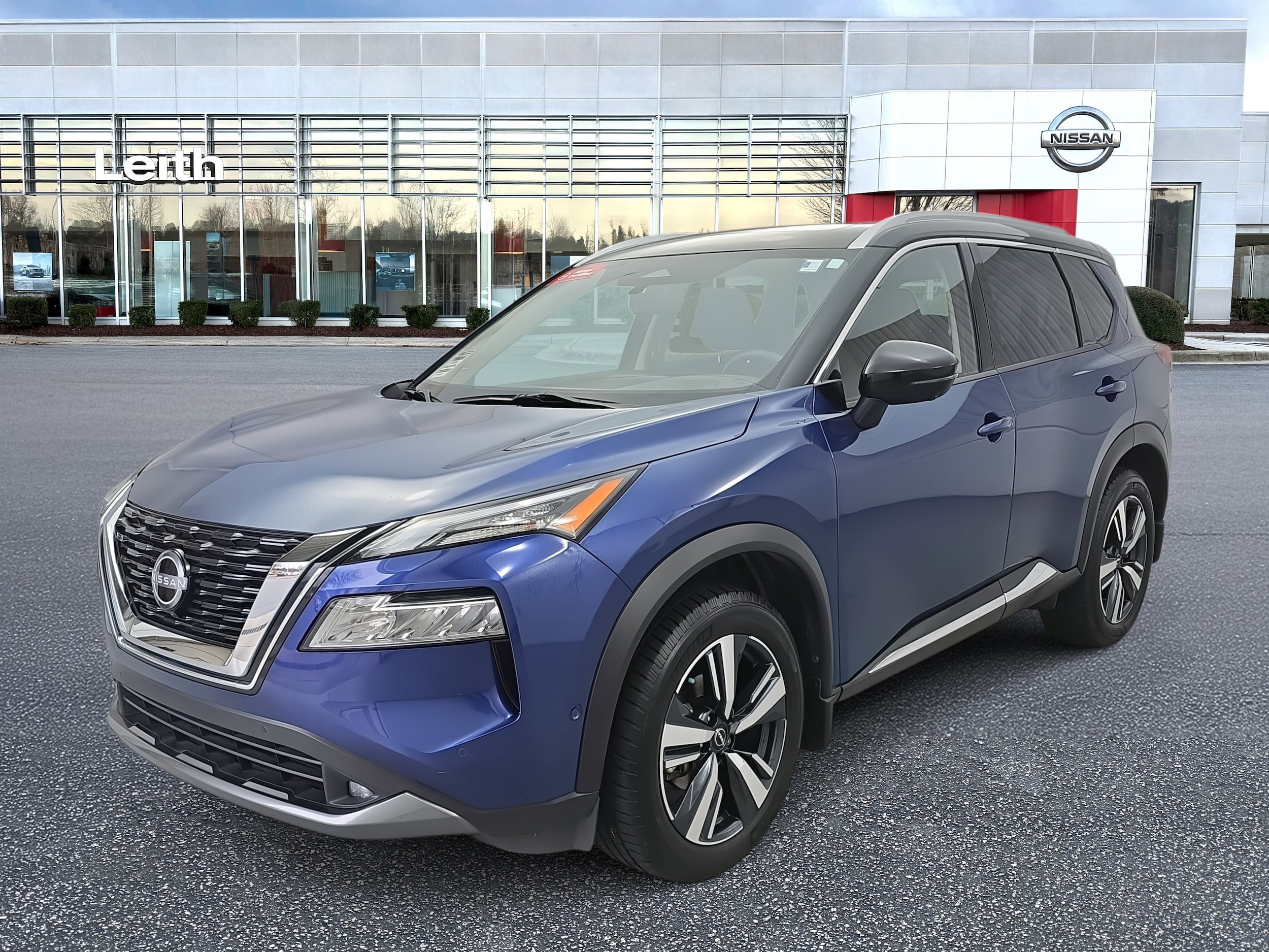 2022 Nissan Rogue SL's photo