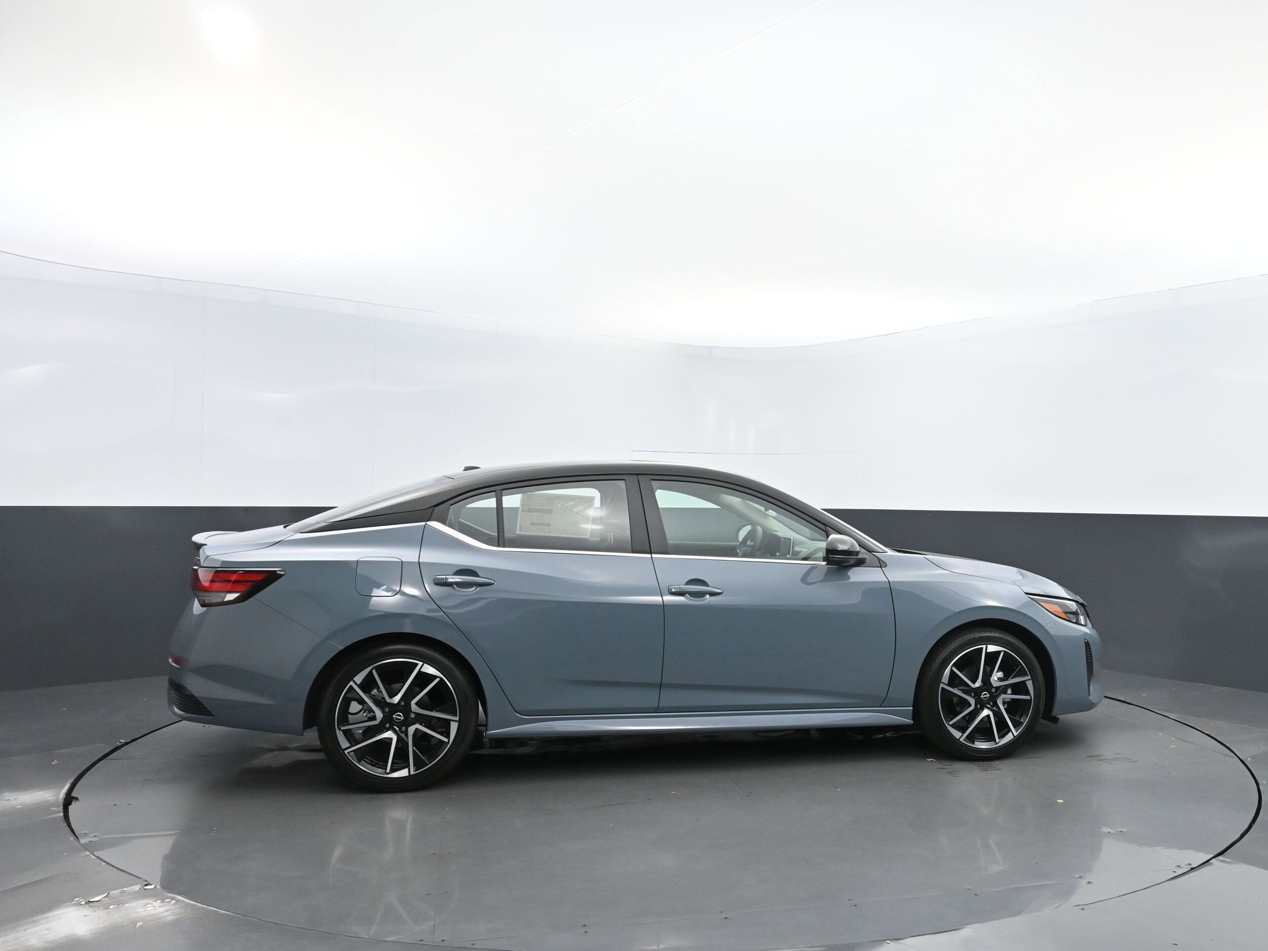 2025 Nissan Sentra SR photo 4