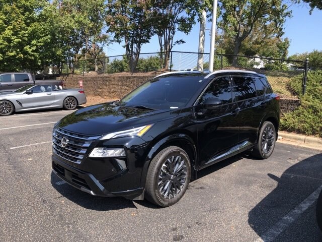 2024 Nissan Rogue Platinum photo 2