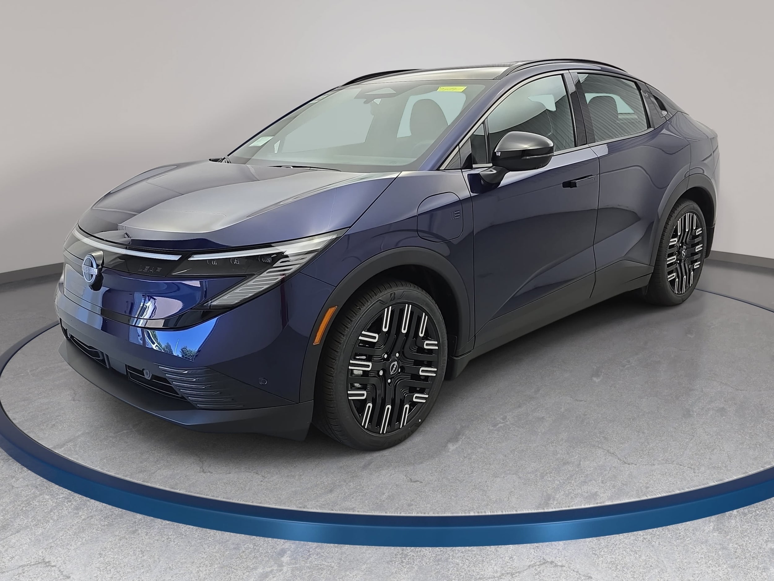 2026 Nissan Leaf Platinum+'s photo