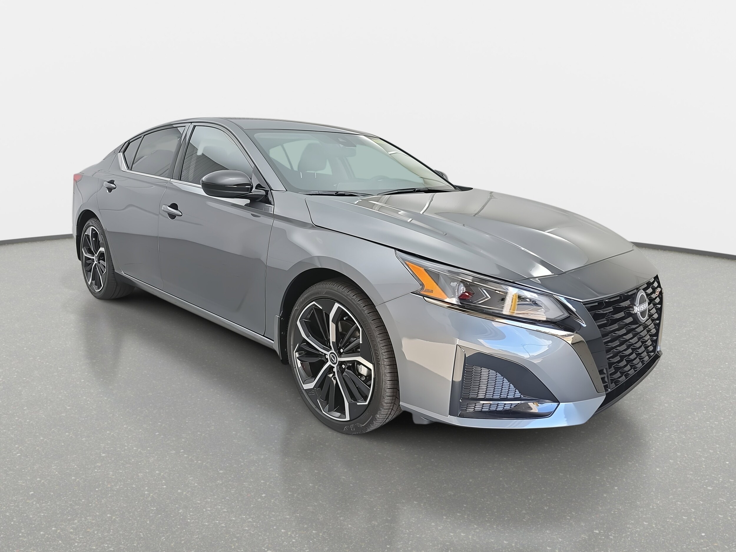 2025 Nissan Altima SR photo 3