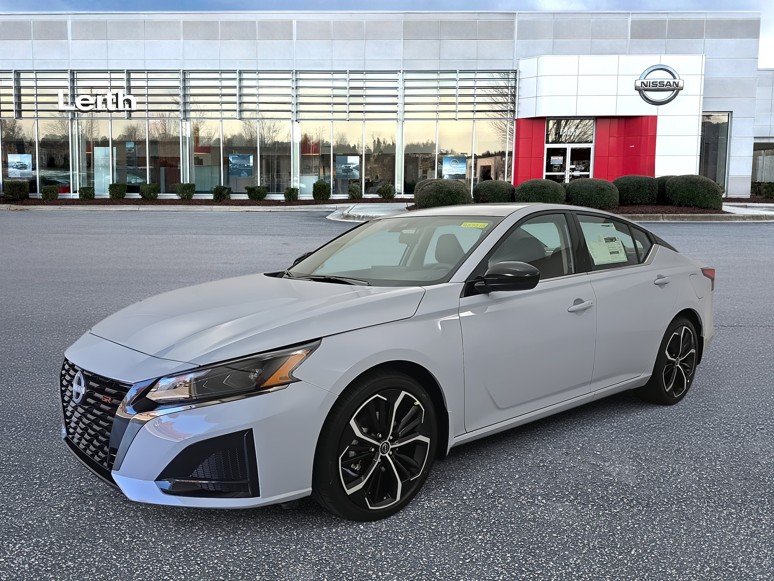 2025 Nissan Altima SR's photo