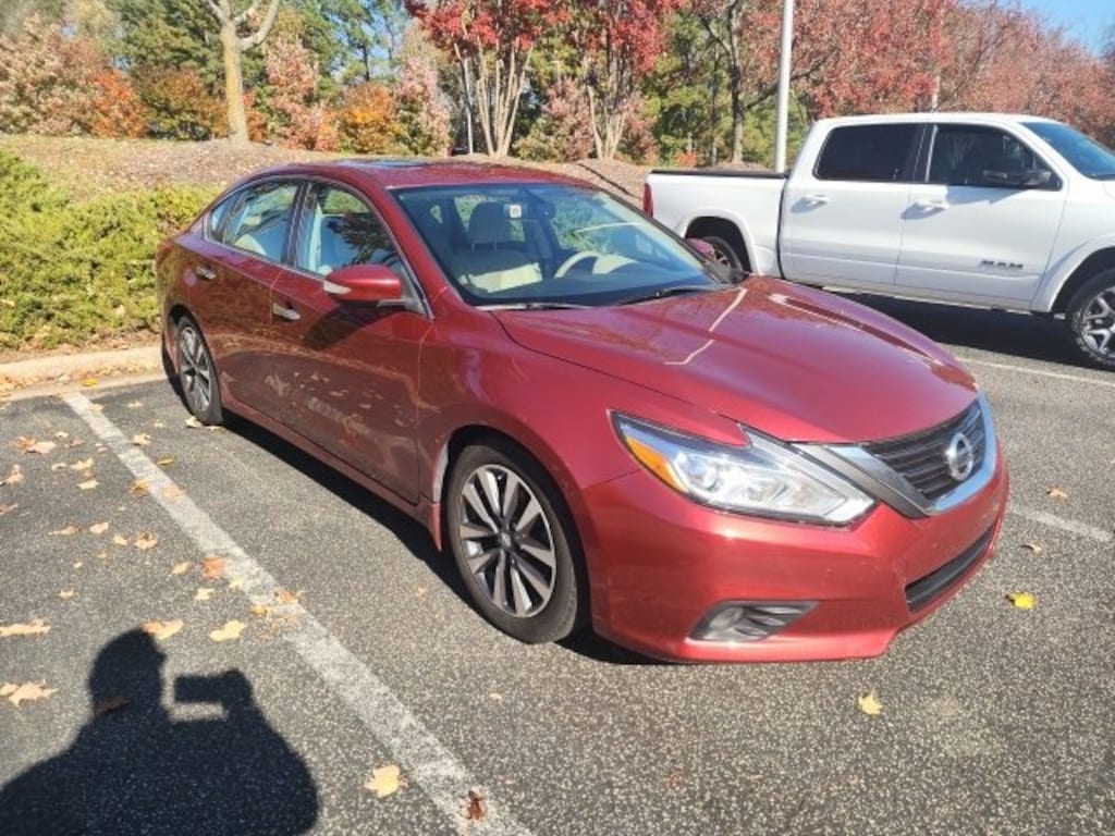 Used 2017 Nissan Altima 2.5 SV Sedan