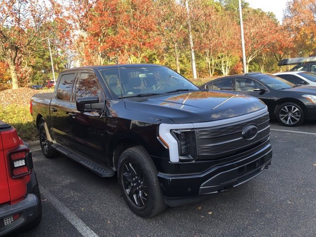 2023 Ford F-150 Lightning Lariat photo 2