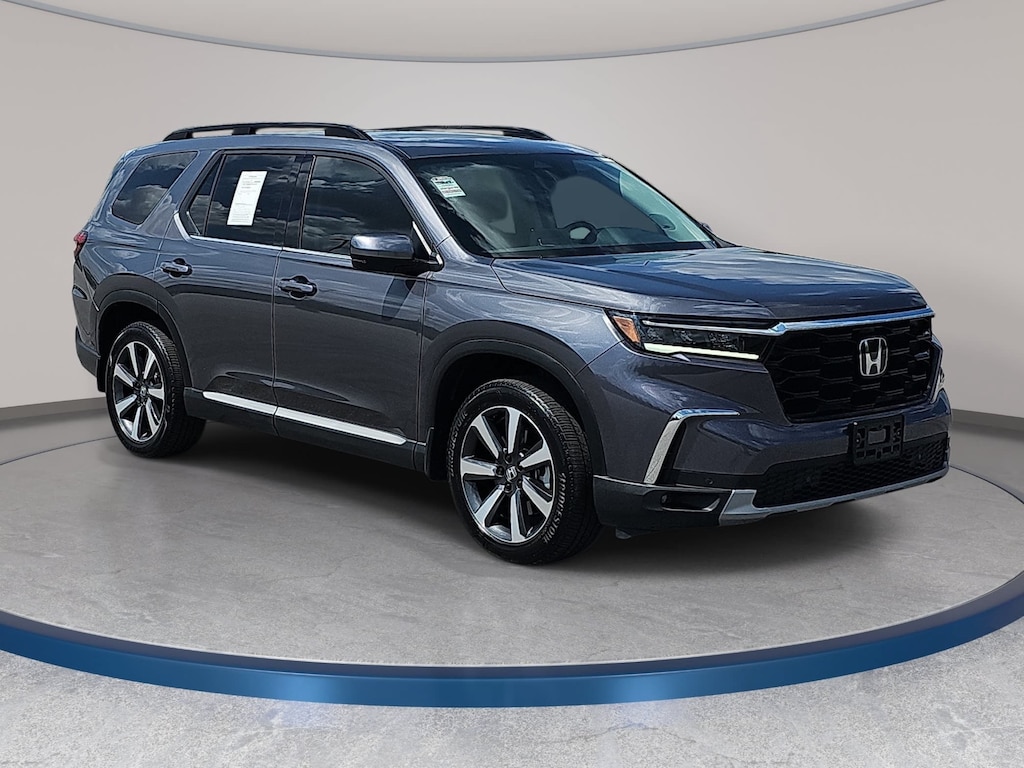 Used 2025 Honda Pilot Touring SUV