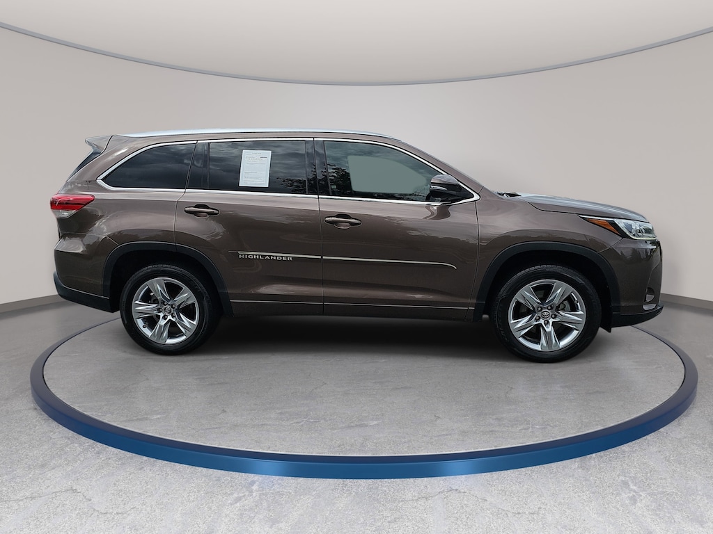 Used 2017 Toyota Highlander Limited V6 SUV