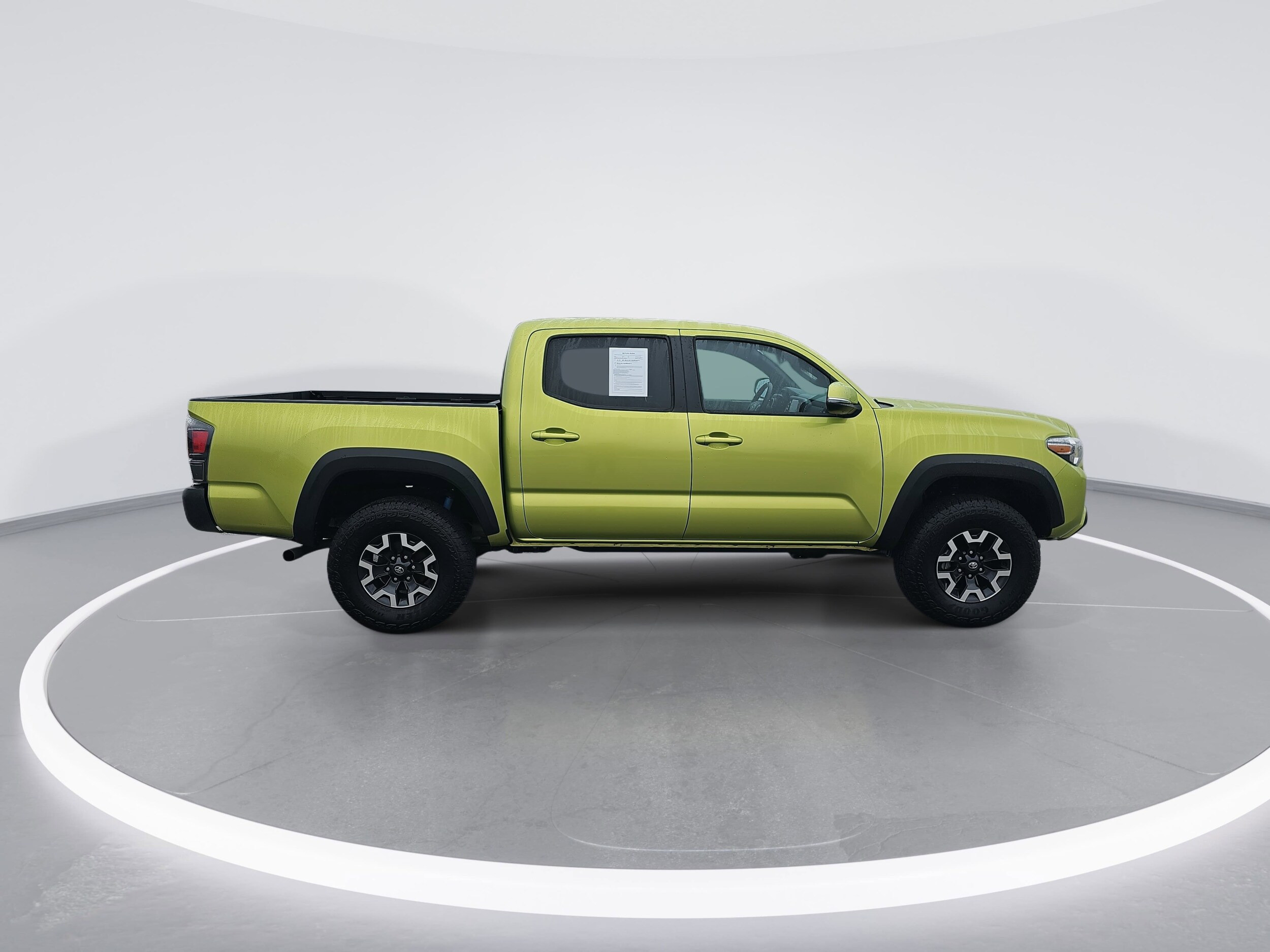 2023 Toyota Tacoma TRD Off-Road V6 photo 2