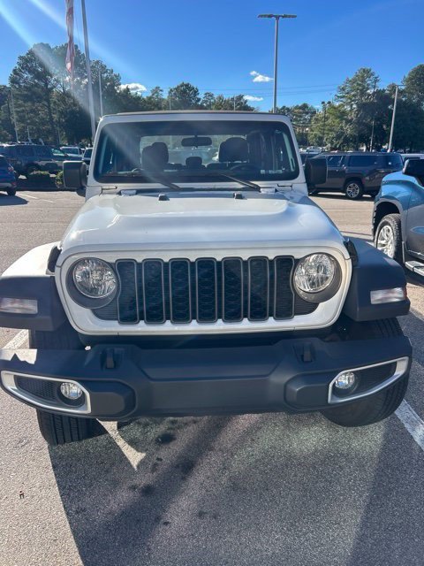 Used 2025 Jeep Gladiator Sport Truck Crew Cab