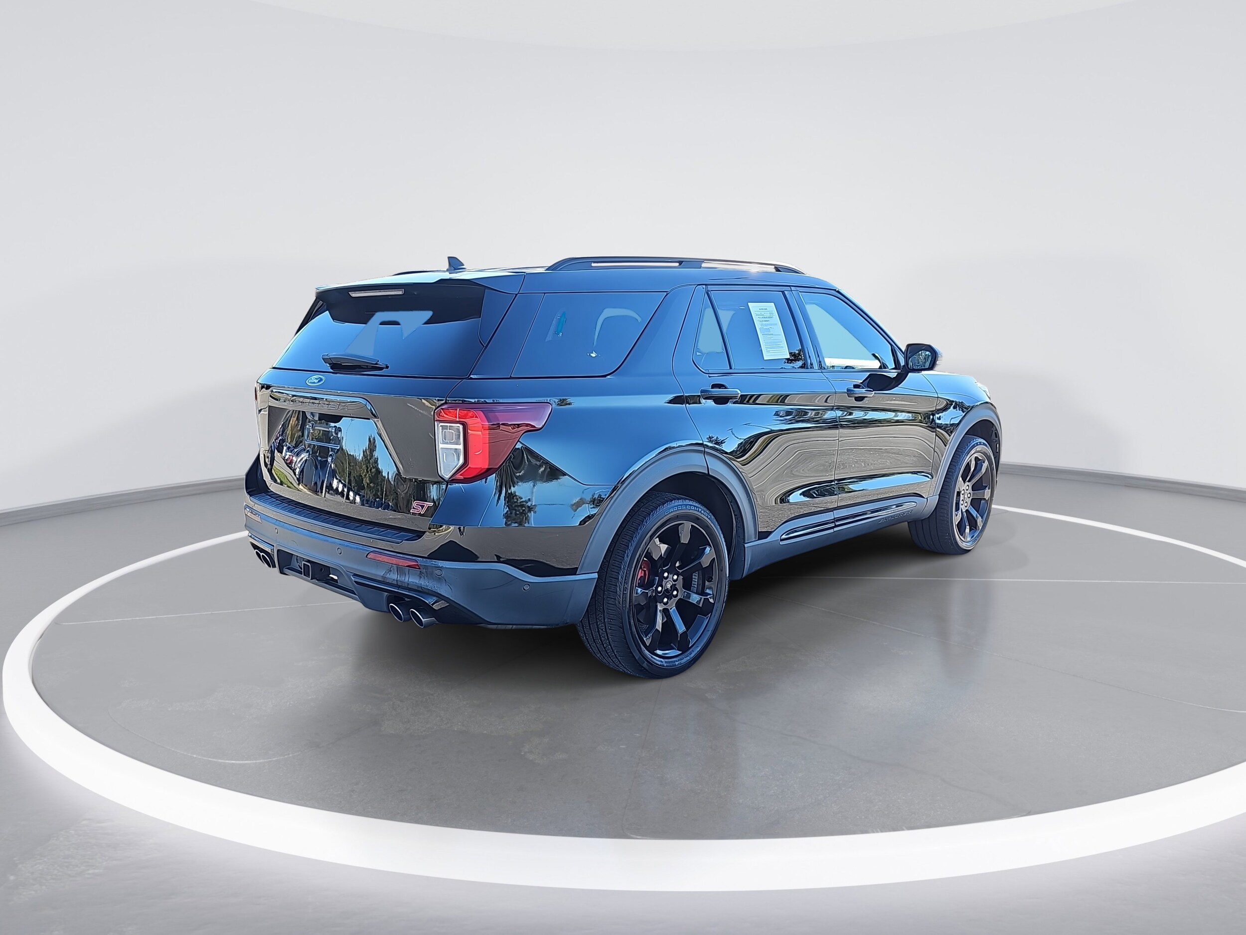 2022 Ford Explorer ST photo 3