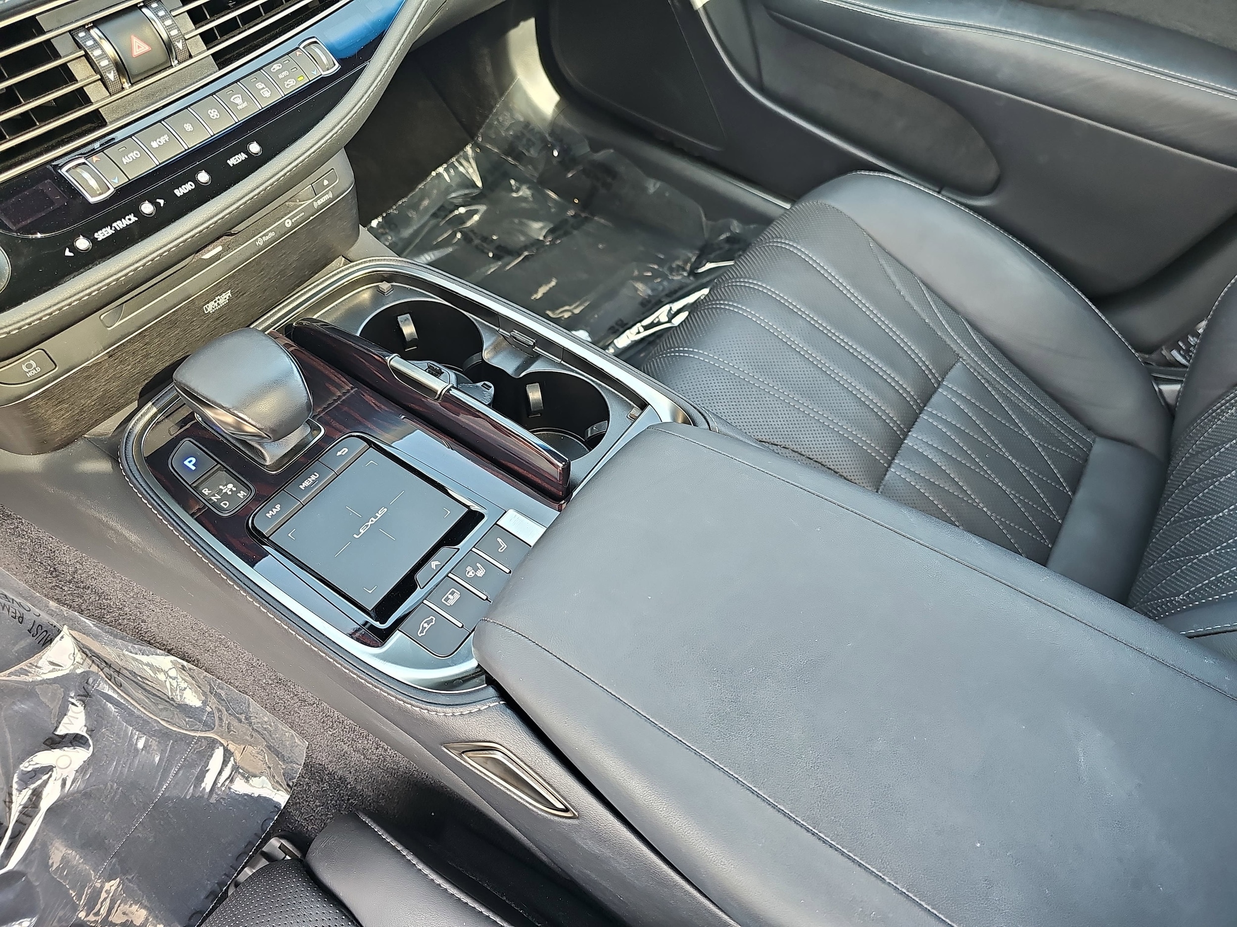 2022 Lexus LS Base - Photo 22
