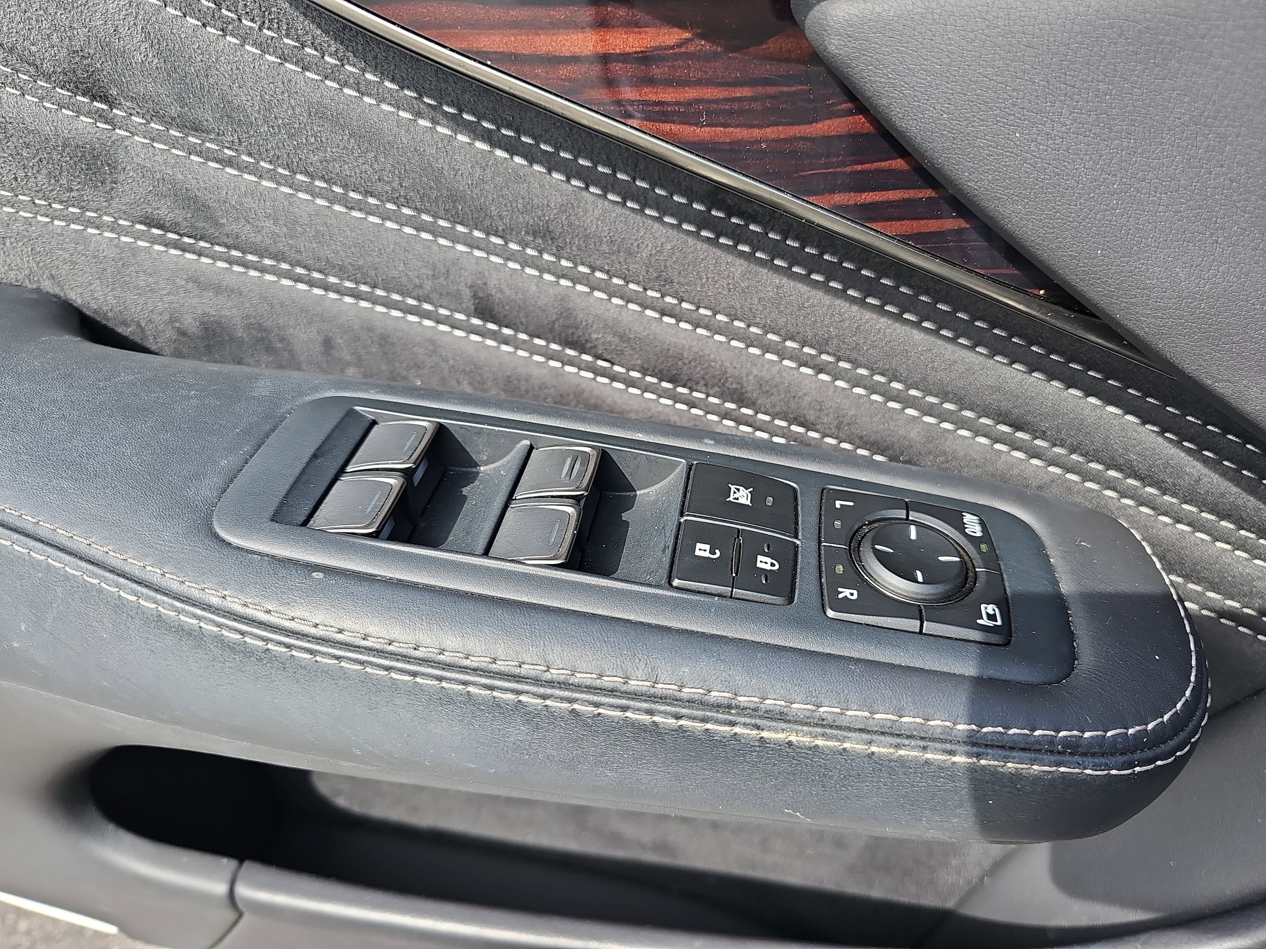 2022 Lexus LS Base - Photo 25