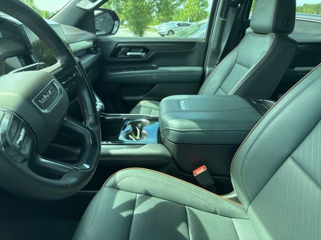 Used 2025 GMC Yukon AT4 SUV