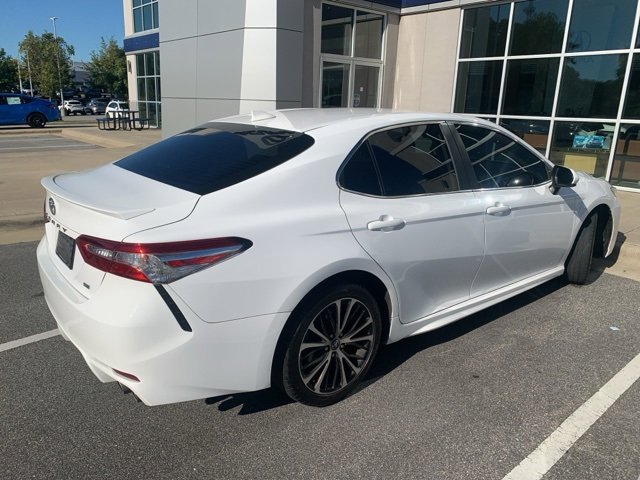 2020 Toyota Camry SE photo 4