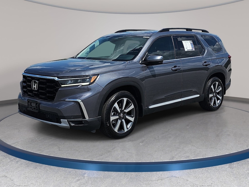 Used 2025 Honda Pilot Touring SUV