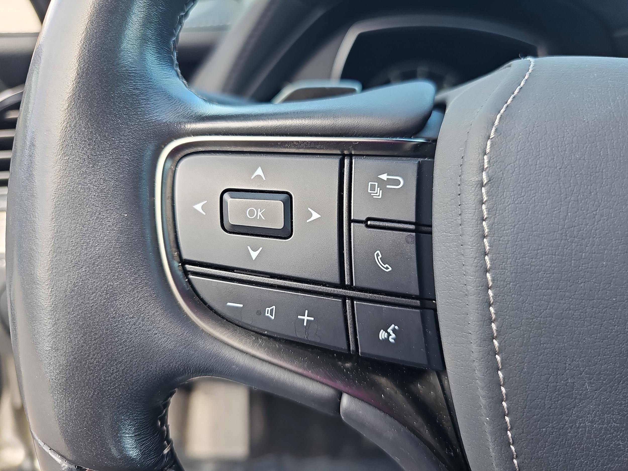 2022 Lexus LS Base - Photo 17