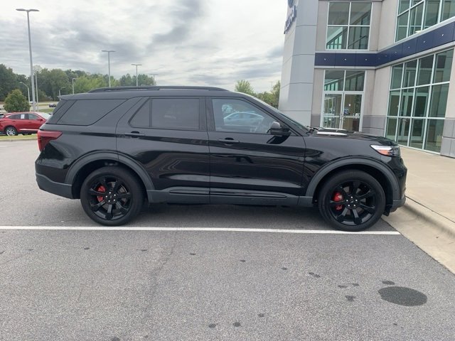 2022 Ford Explorer ST photo 2