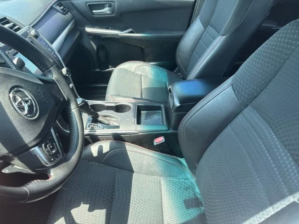 Used 2015 Toyota Camry SE Sedan