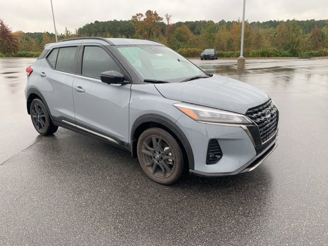 2024 Nissan Kicks SR photo 3