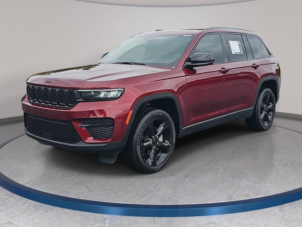 Used 2024 Jeep Grand Cherokee Laredo SUV