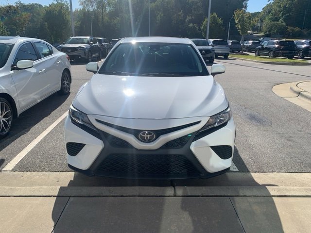 2020 Toyota Camry SE photo 2