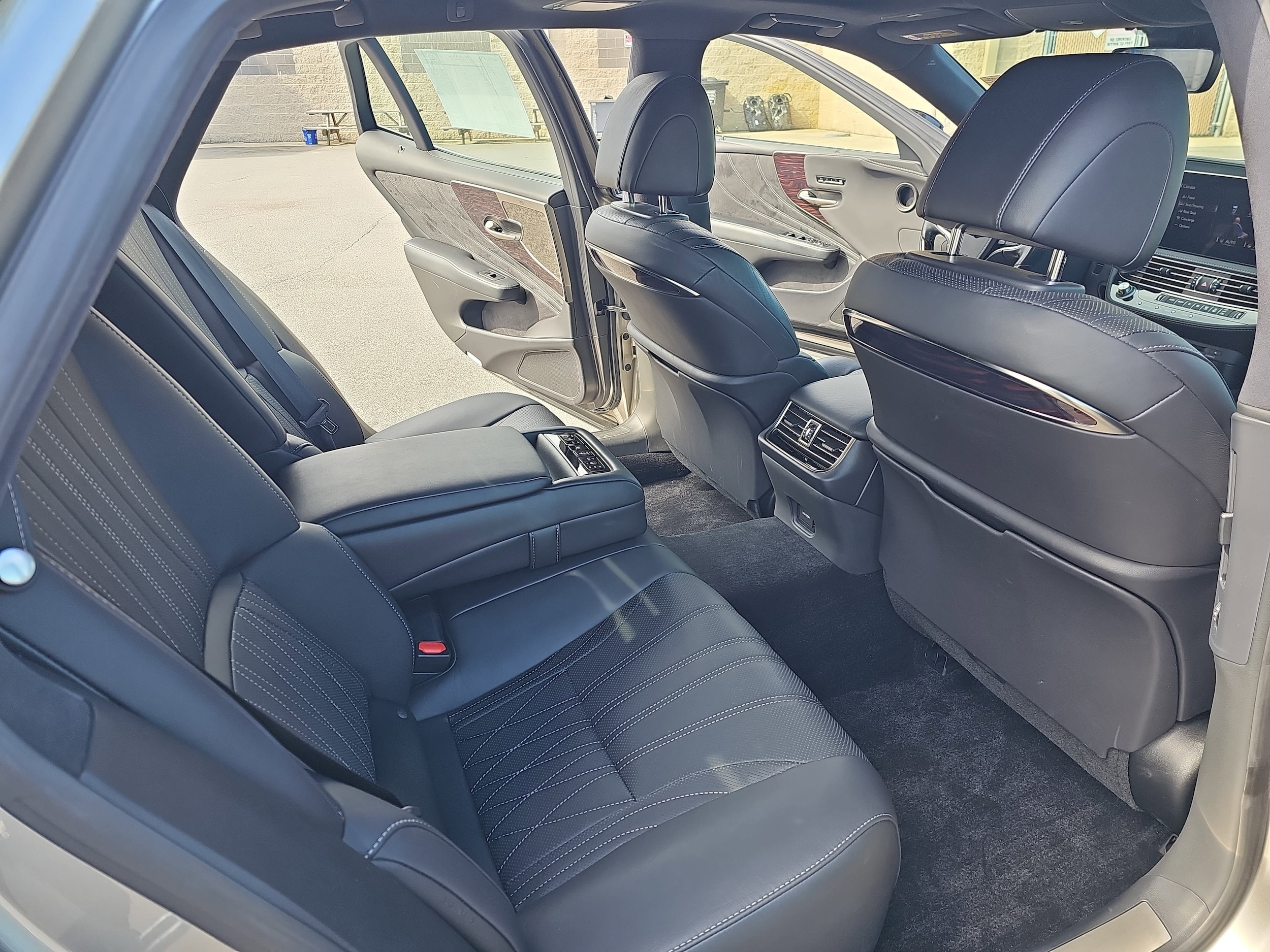 2022 Lexus LS Base - Photo 11