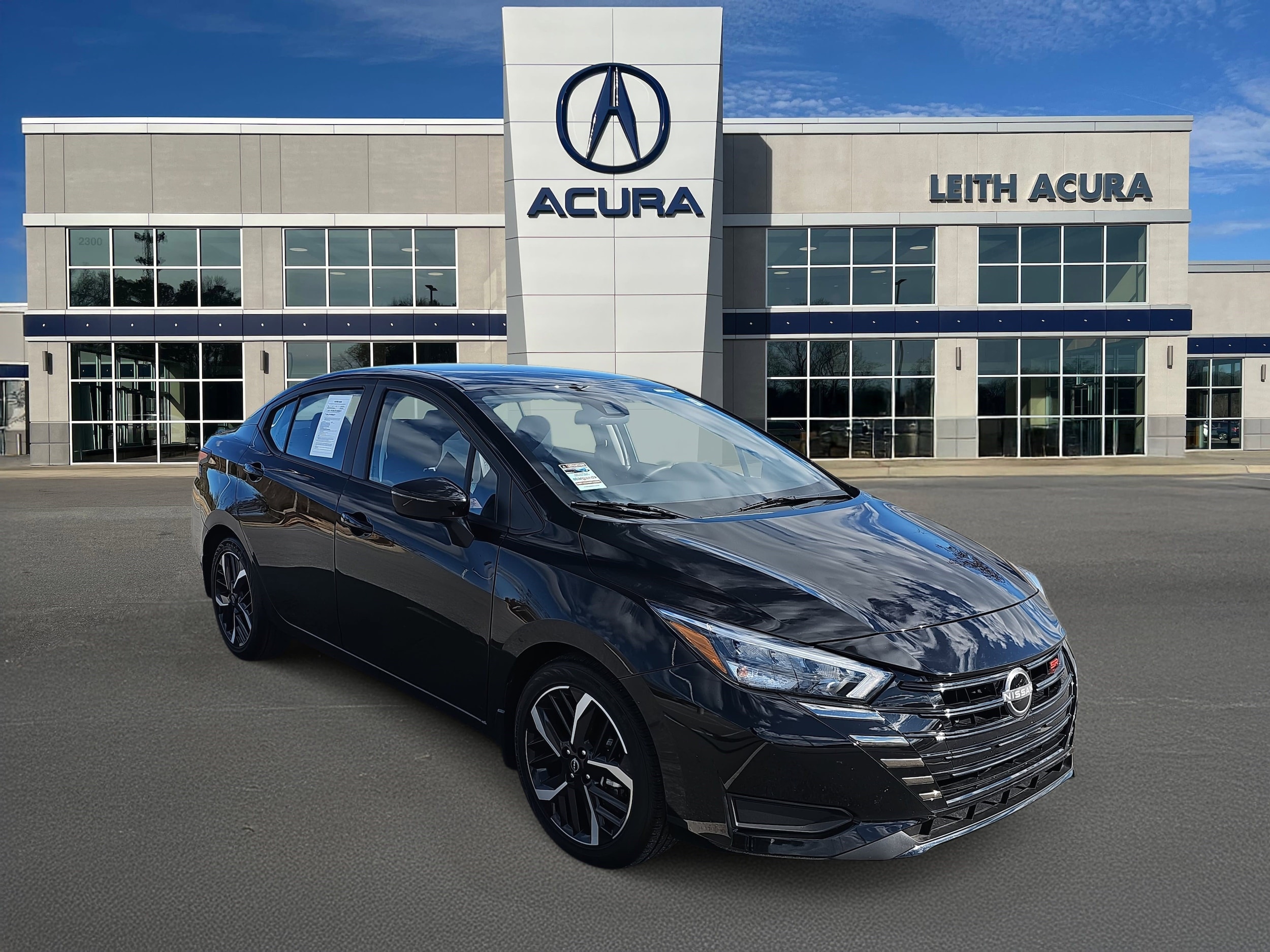 2025 Nissan Versa Sedan SR's photo